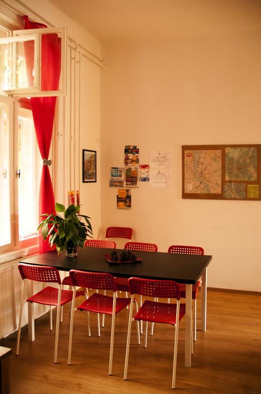 2Night Hostel Budapest Ngoại thất bức ảnh