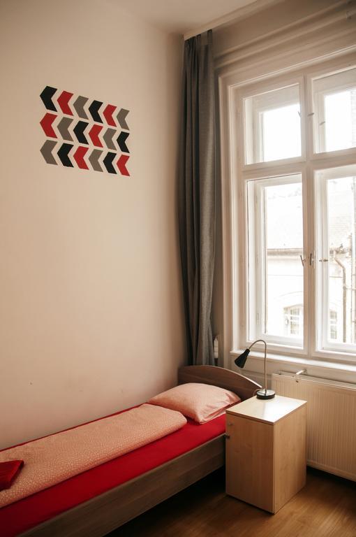 2Night Hostel Budapest Ngoại thất bức ảnh